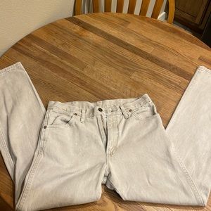 Men’s Wrangler slim fit cut.